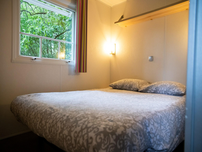 Bedroom 3, Chalet in Olloy-sur-Viroin with Patio, Namur