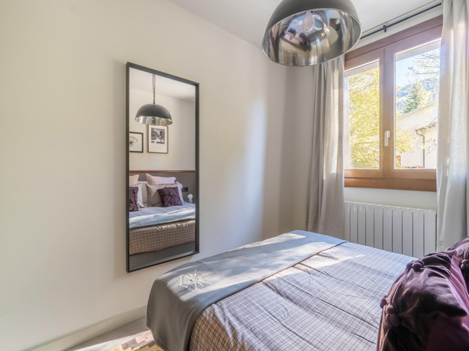 Bedroom 2, Stone Chalet near Benasque and Scenic Lake, Huesca
