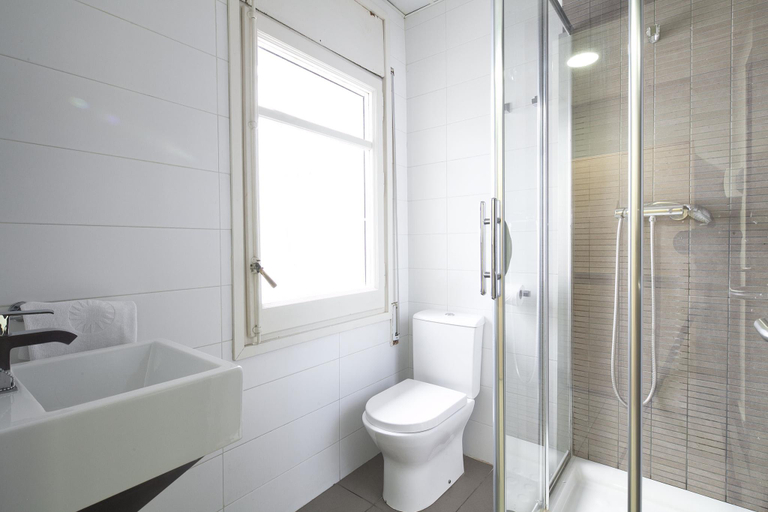 Bathroom 3, Putxet by gaiarooms, Barcelona