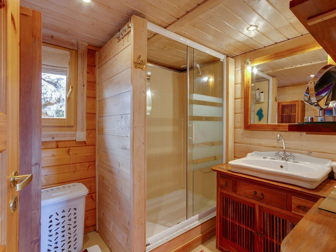 Others 5, Riverside Chalet Retreat, Ardèche