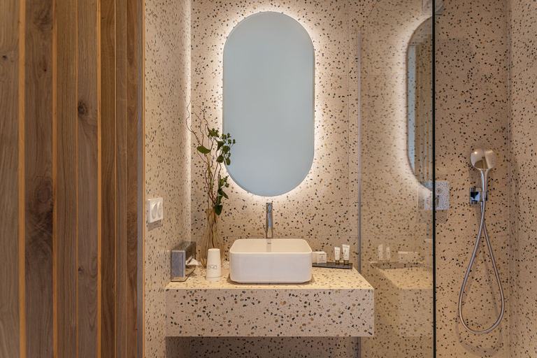 Bathroom 5, Grand Hotel du Golfe, Pyrénées-Orientales