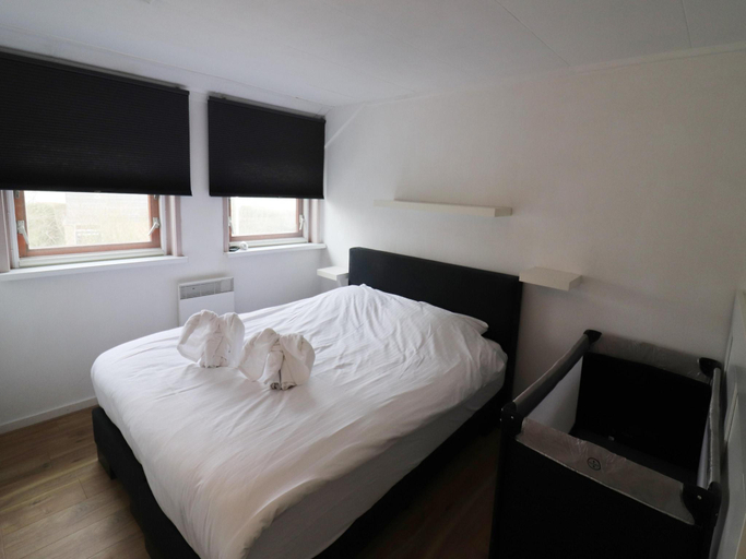 Bedroom 2, Holiday Home in Grou by Pikmeer Lake, Boarnsterhim