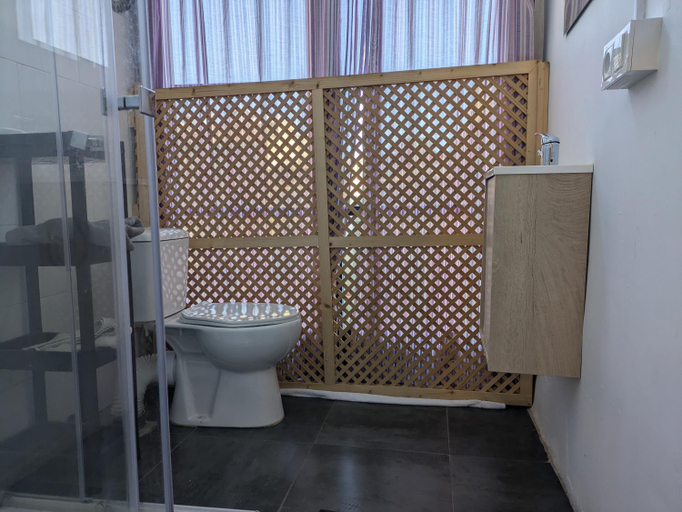 Bathroom 4, Pension Casa De Barca, Barcelona