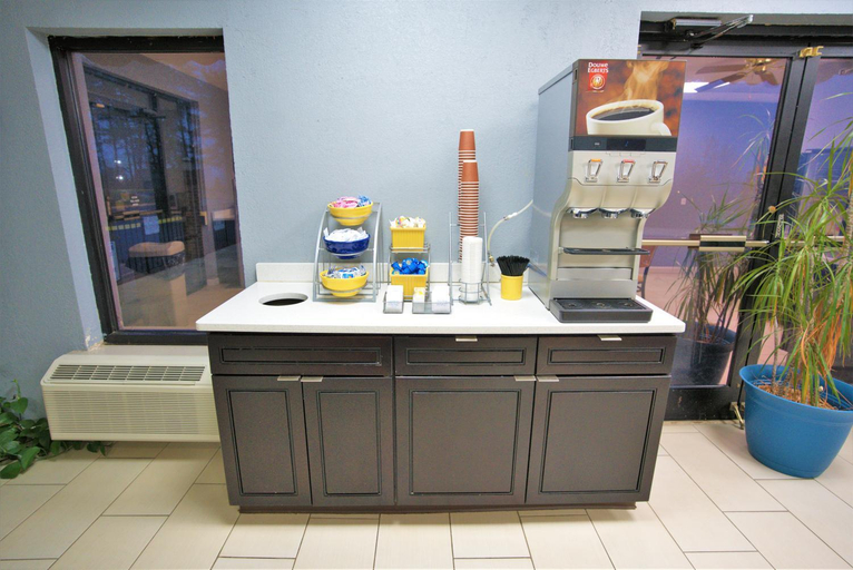 Food & Drinks 5, Columbus Inn and Suites, Polk