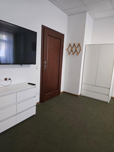 Others 3, Hostel Krosnienska 12, Zielona