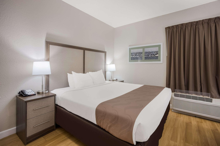 Bedroom 3, Quality Inn, Colquitt