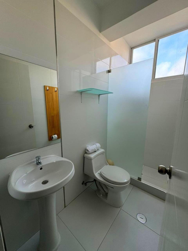 Bathroom, Bendezu Hotel, Piura