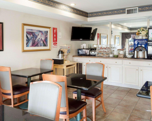 Food & Drinks 5, Econo Lodge Near Fort Gregg-Adams I-295, Hopewell