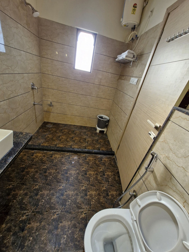 Bathroom 4, Hotel Grand Vasante, Bhilwara