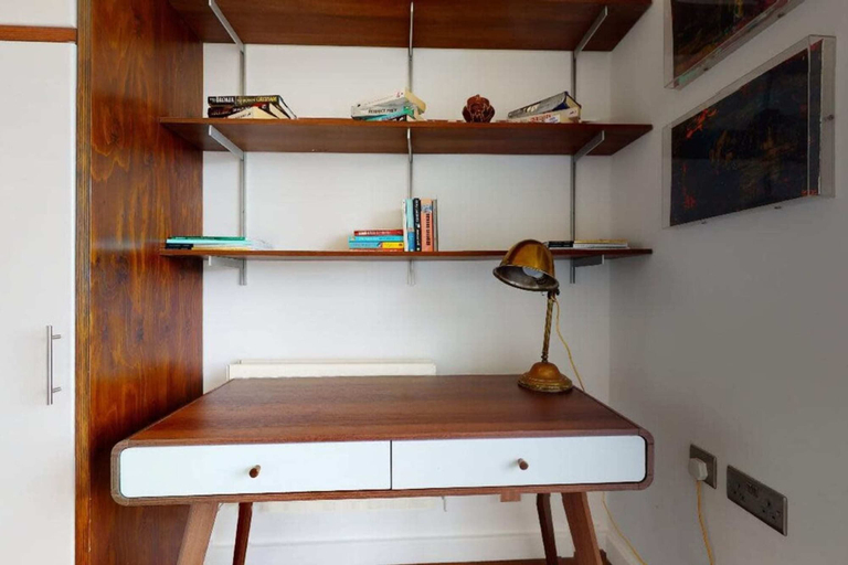 Room 4, Short let - Penthouse Apartment With West-facing Terrace, London