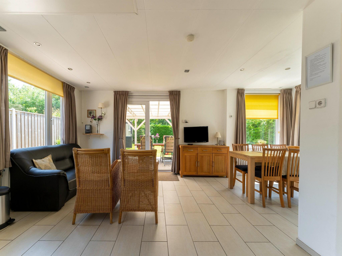 Others 4, Holiday home in Baarland with garden, Borsele