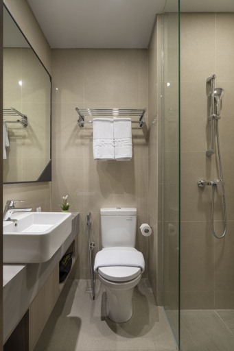 Bathroom 3, ROOMS INC Sudirman – Jakarta, South Jakarta