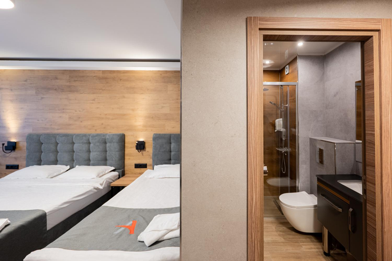 Bedroom 3, Avenue Hotel, Burgas