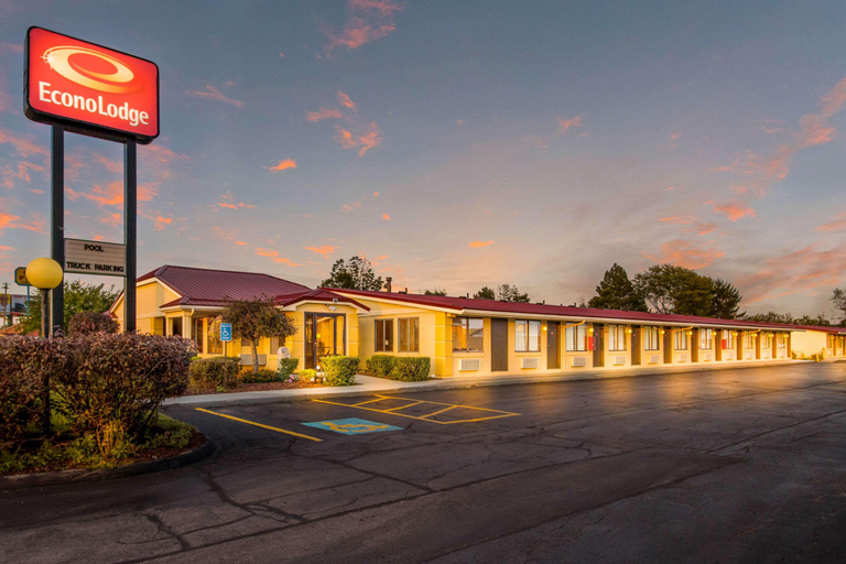 Exterior & Views 2, Econo Lodge Norwalk, Huron
