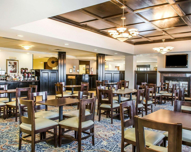 Food & Drinks 5, Comfort Suites Bloomsburg Area, Columbia