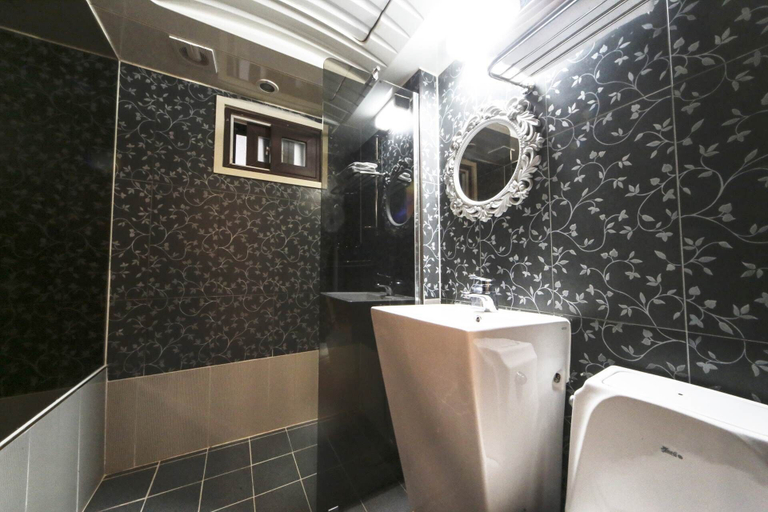 Bathroom, Film37.2 Hotel, Gwanak