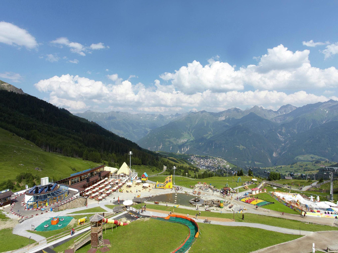 Others 4, Apartment in Tyrol near Ski Slopes, Landeck