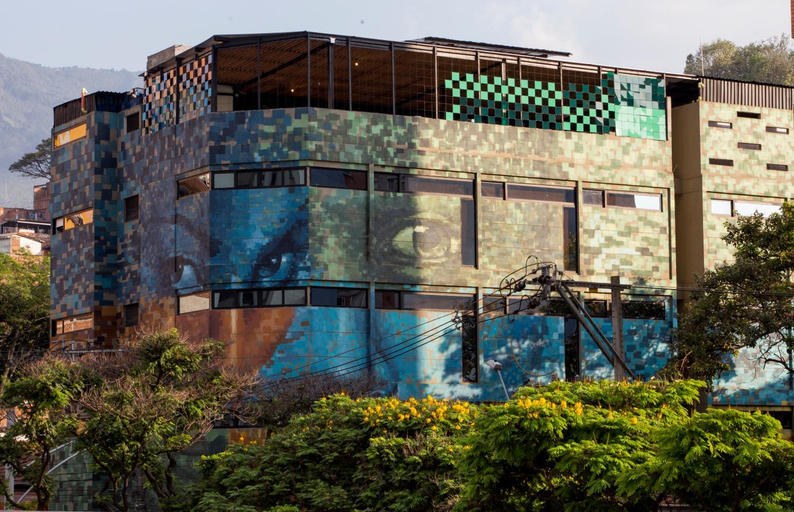 Exterior & Views