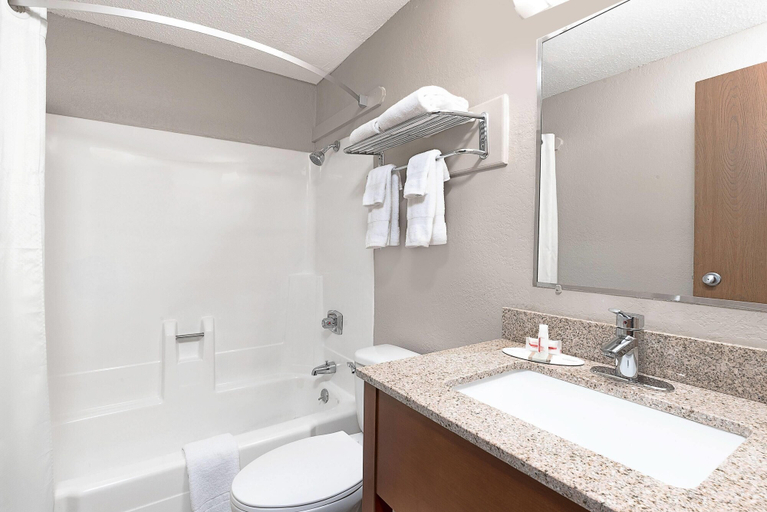 Bathroom 4, Super 8 by Wyndham Miles City, Custer