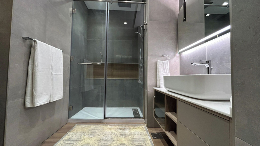 Bathroom 3, Cozy 1BR in Haven Residences by Bespoke, Dubai