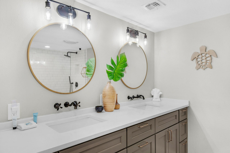 Bathroom 5, Shoreline Towers 3092, Okaloosa