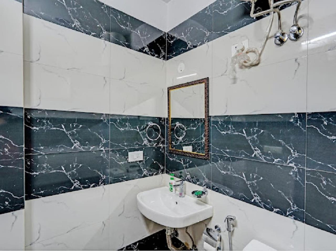 Bathroom 3, The Grand Hotel Akshay, Gurgaon
