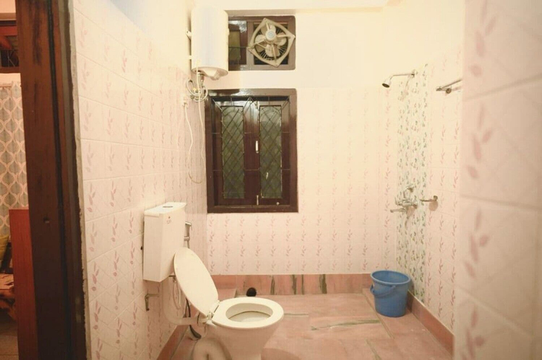 Bathroom 2, Maruti City Homestay, Kamrup Metropolitan