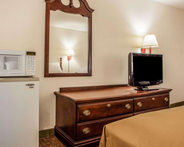 Bedroom 4, Econo Lodge Douglassville-Pottstown, Berks