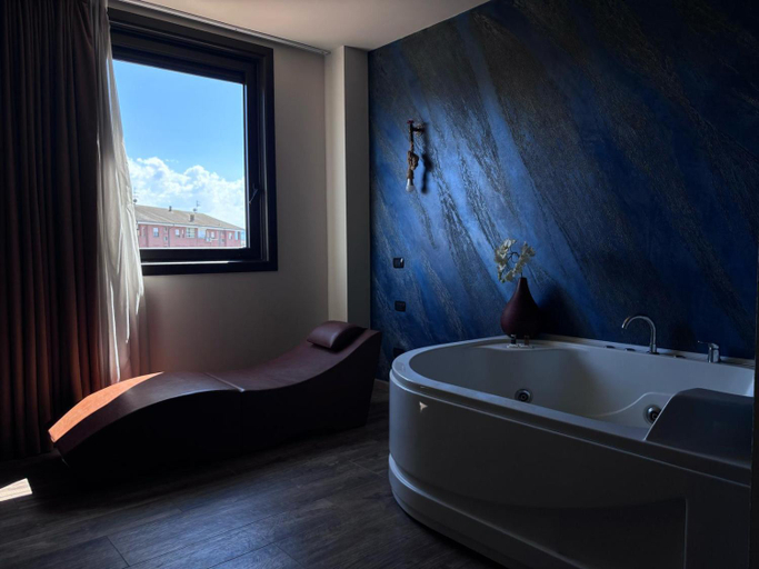Bathroom 2, Castahotel, Cuneo