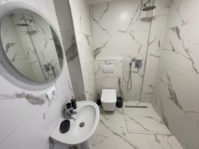 Bathroom, SunRose Residences Sarande, Sarandës