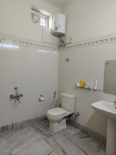 Bathroom, Hotel Acacia, Dimapur