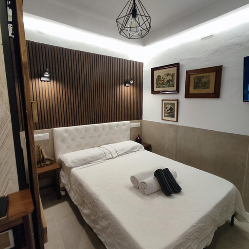 Others 5, House with 9 private rooms, Barcelona