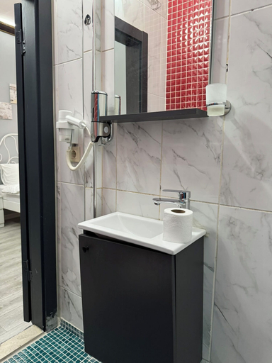 Bathroom 3, White İnn Taksim, Beyoğlu