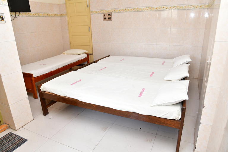 Bedroom 3, Hotel Ganesh Lodge, Kanniyakumari
