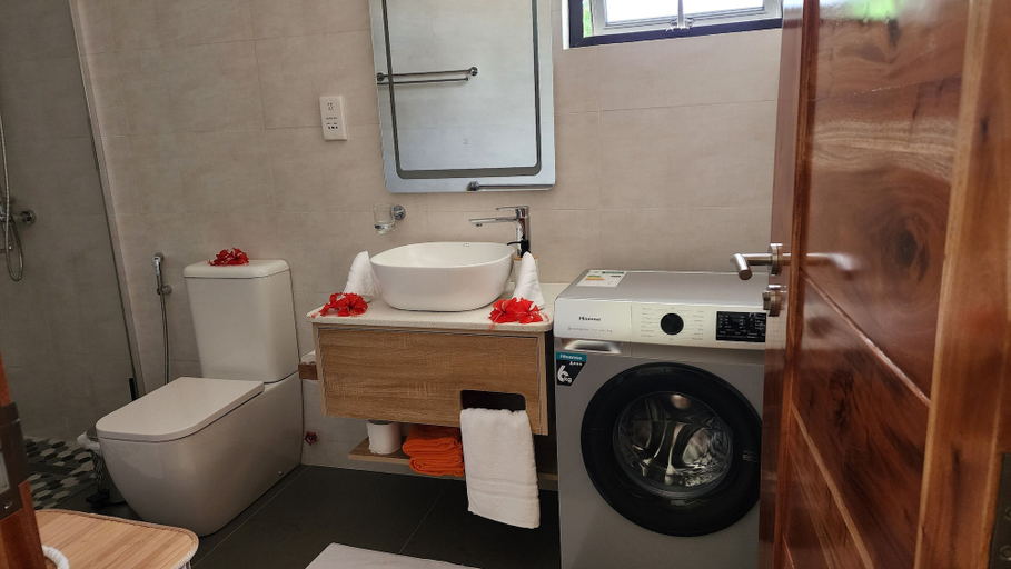 Bathroom, Chez Rona