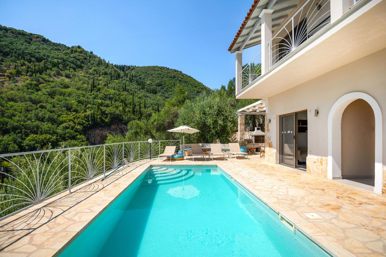 Others 5, Vista Mare Assinia, Ionian Islands