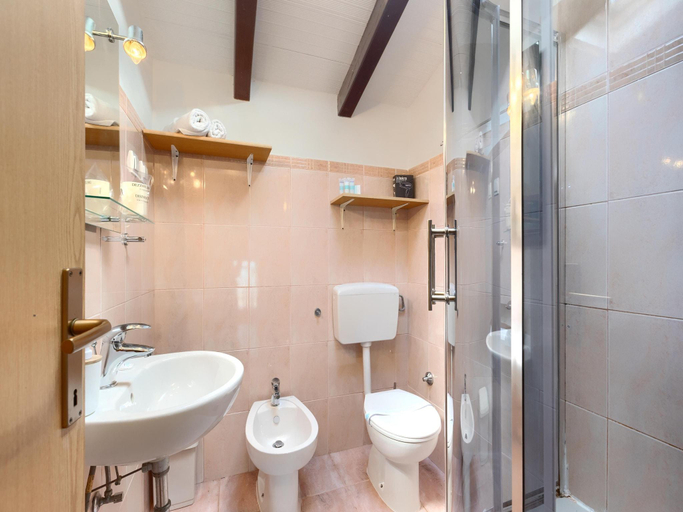 Bathroom 4, Holiday Home in Segotici with Private Pool, Marčana