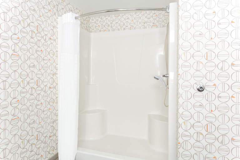 Bathroom 3, Holiday Inn Rockford(I-90&Rt 20/State St) by IHG, Winnebago