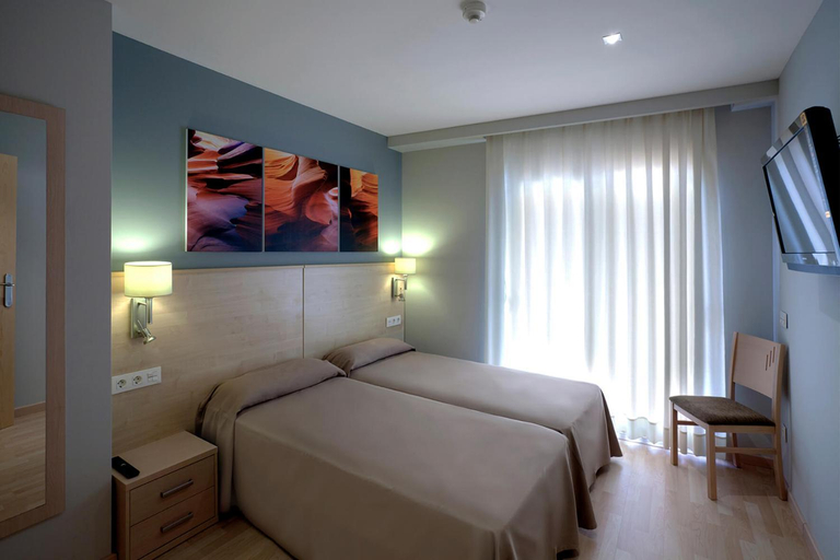Bedroom 3, Acapulco, Girona