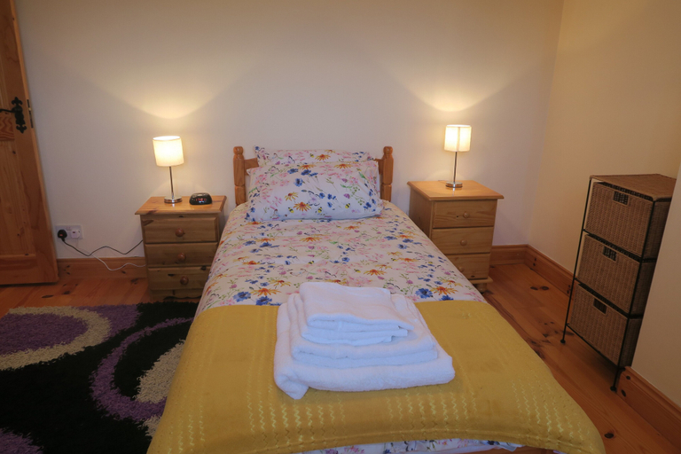 Bedroom 2, Burkes Holiday Cottages