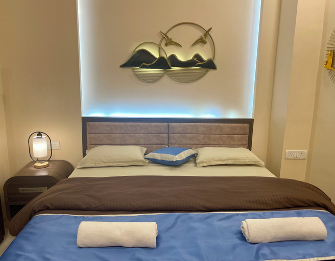 Bedroom 1, Kashi Awahan, Varanasi