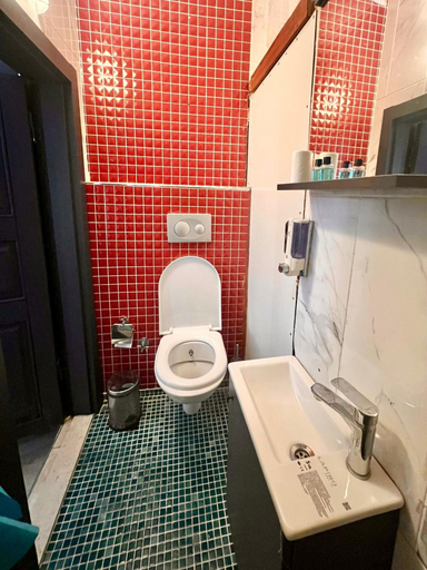 Bathroom 5, White İnn Taksim, Beyoğlu