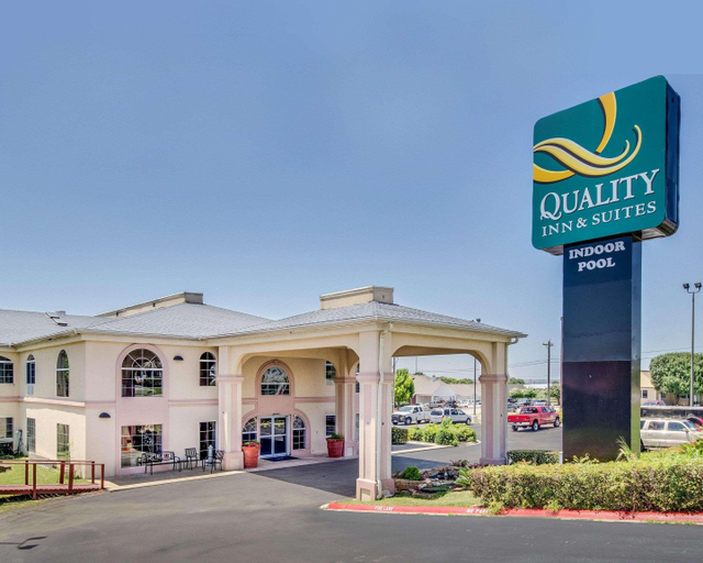 Exterior & Views 2, Quality Inn & Suites Kerrville, Kerr