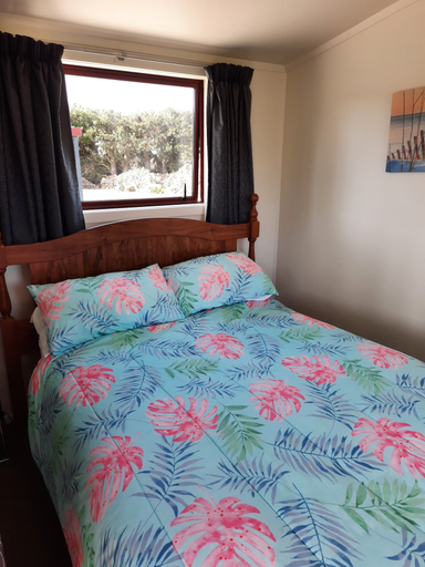 Bedroom 3, Glenavys Waitaki River Motor Camp - Caravan Park, Waimate