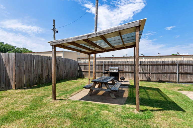 Exterior & Views 2, Econo Lodge Texarkana I-30, Miller