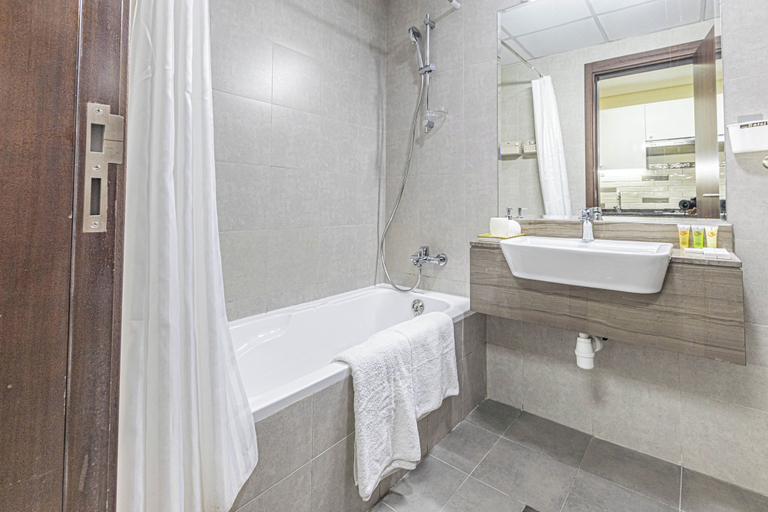 Bathroom 4, Cozy Studio in Azizi Shaista Al Furjan, Dubai