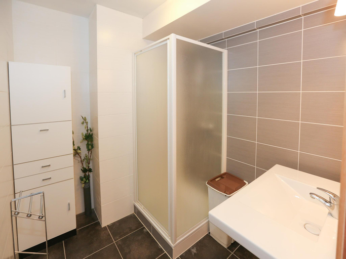 Bathroom 3, Sleek Stay by the Sea, West-Vlaanderen