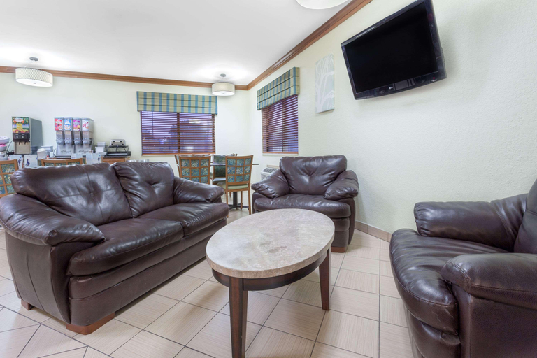 Public Area 2, Baymont by Wyndham Waterloo, Black Hawk