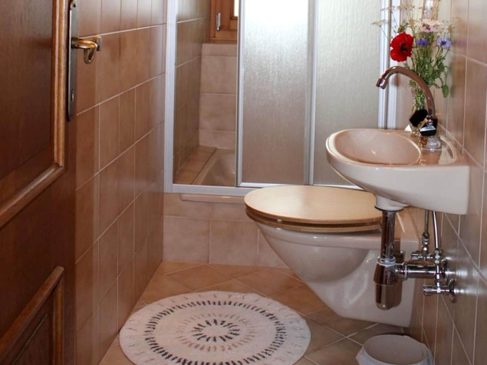 Bathroom 3, Holiday on an organic farm near ski slopes, Zell am See