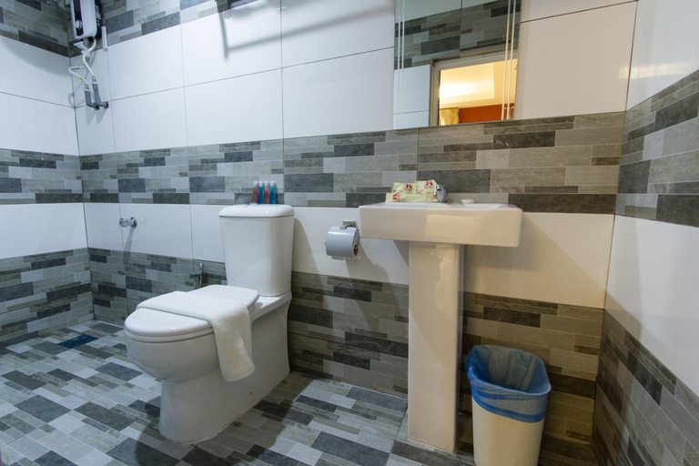 Bathroom 5, JS Hotel, Johor Bahru